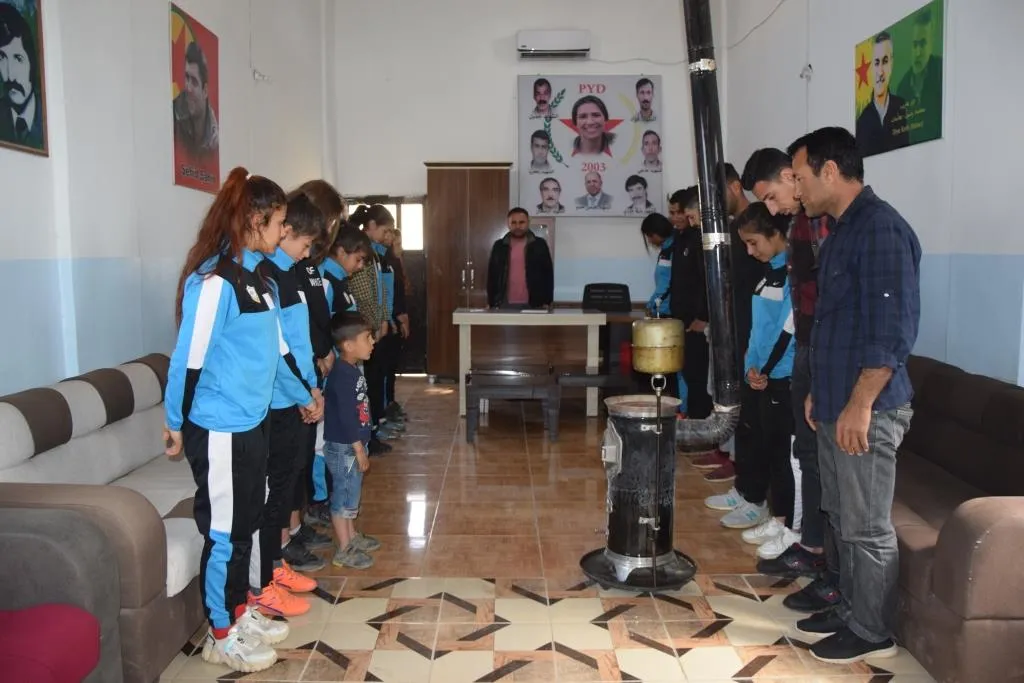 Ciwanên PYD'ê li Kobanê civînek li dar xist