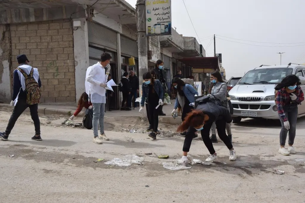 Xwendekarên Zanîngeha Kobanê dest bi hemleya paqijiya kolanên bajêr kir