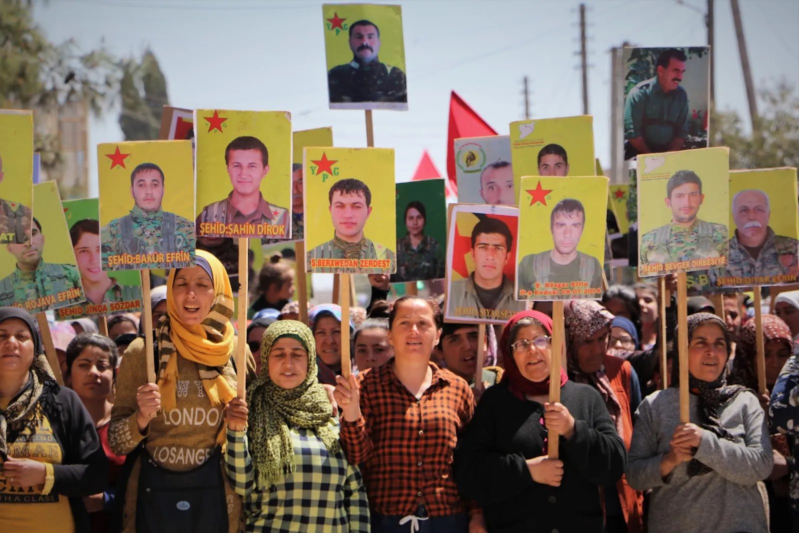 Koçberên Efrînê: Em li kêlek gerîla ne