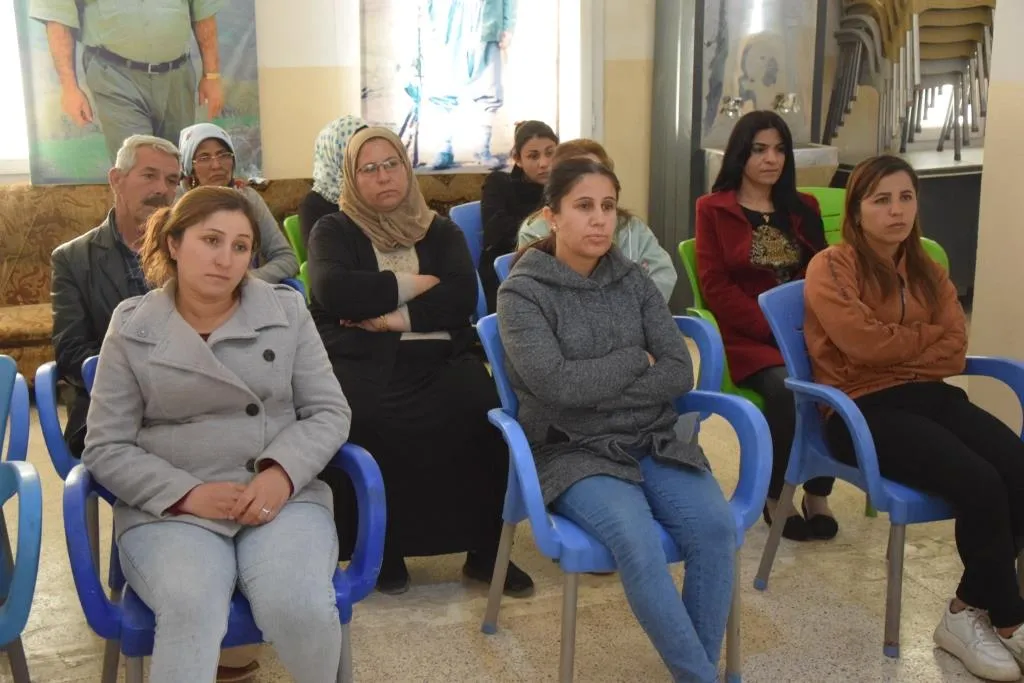 Ciwanên PYD'ê bi endamên meclisa Kobanê re civiya