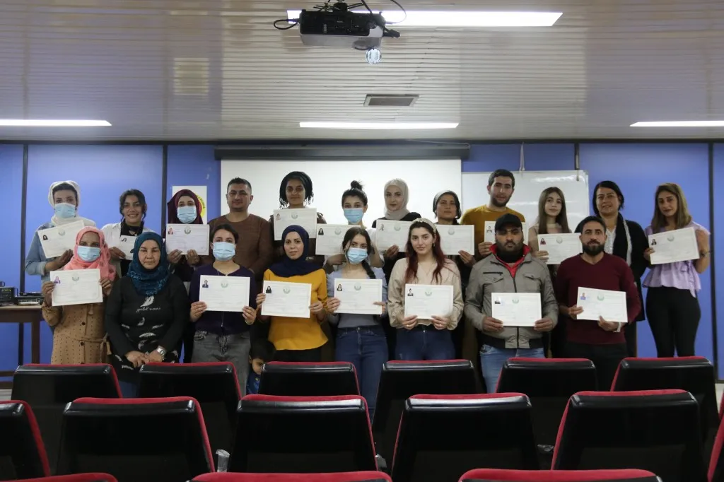 Li Dêrikê dewreyeke perwerdeyê ya hemşîretiyê bi dawî bû