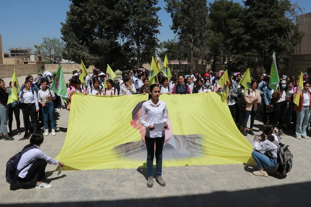 Malbatên şehîdan, gazî û jinên ciwan nerazîbûn nîşanî xiyanet û êrişên dagikirinê da