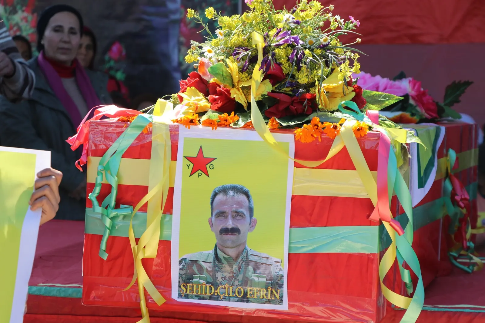 Cenazeyê şehîd Cîlo Efrîn bi merasîmeke girseyî hat veşartin