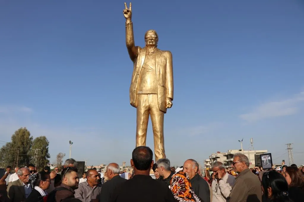Peykerê şehîd Yûsif Gulo li Qamişlo hate danîn