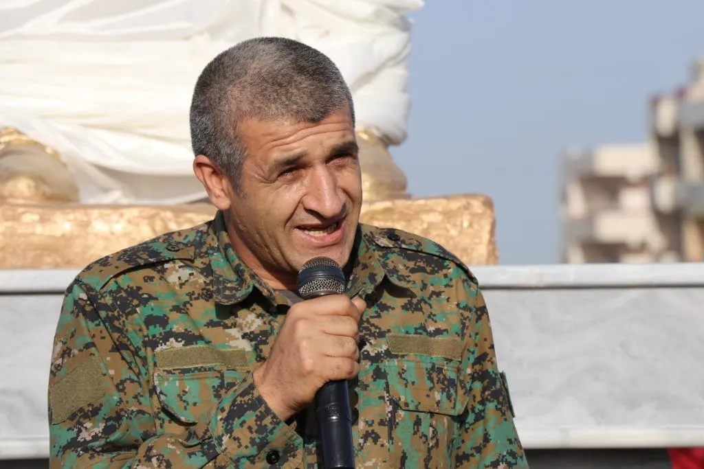 Peykerê şehîd Yûsif Gulo li Qamişlo hate danîn