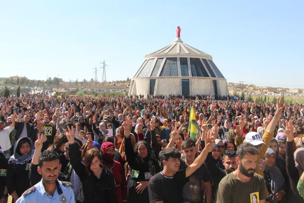​​​​​​​Şehîdên êrişa hewayî ya li Kobanê hatin oxirkirin û 3 gerîlayên şehîd hatin bibîranîn
