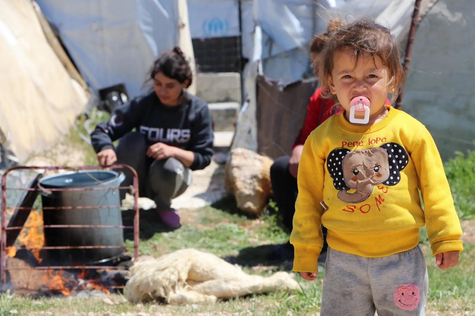 ​​​​​​​Zêdetirî 350 hezar welatî li hember ambargoyê li ber xwe didin