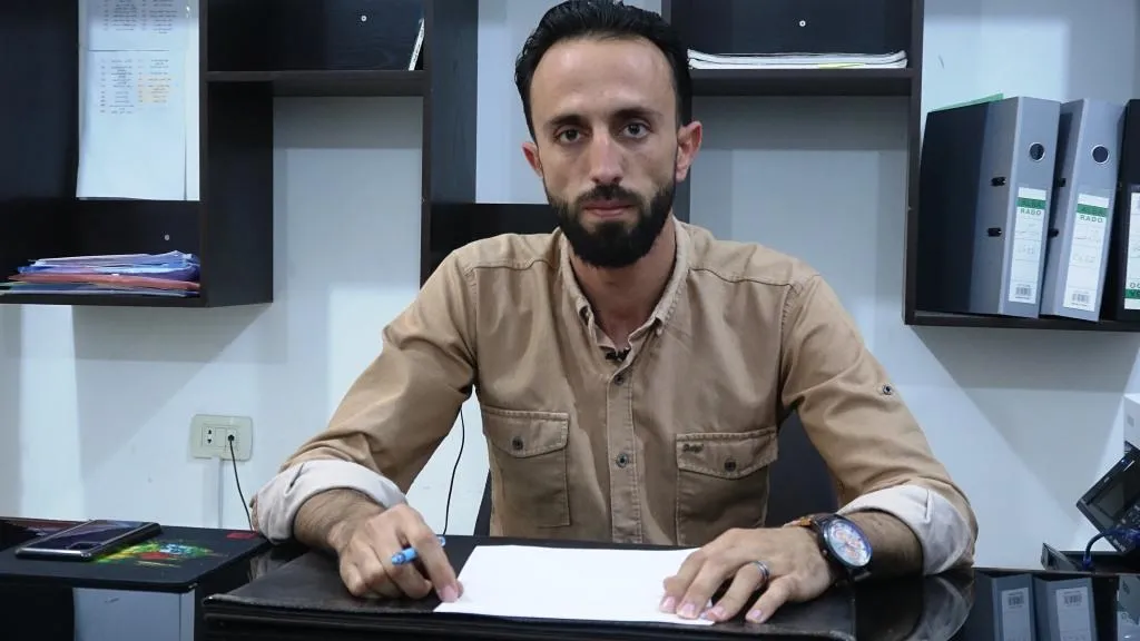 Desteya Rêveberiya Herêmî û Jîngehê li Reqayê rêya kamyonan sererast dike