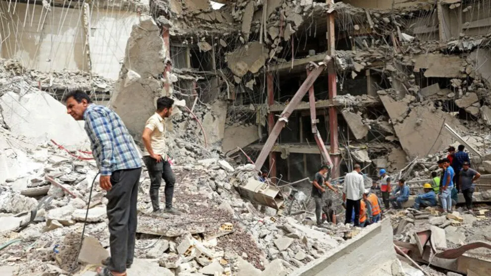 Hejmara qurbaniyên hilweşîna avahiya 10 qatî li Îranê bû 19