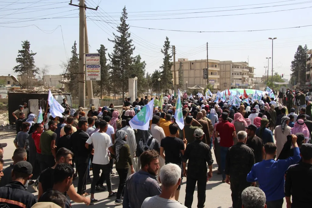 Şêniyên Minbicê êrişên dagirkeriyê yên li dijî herêmê şermezar kir