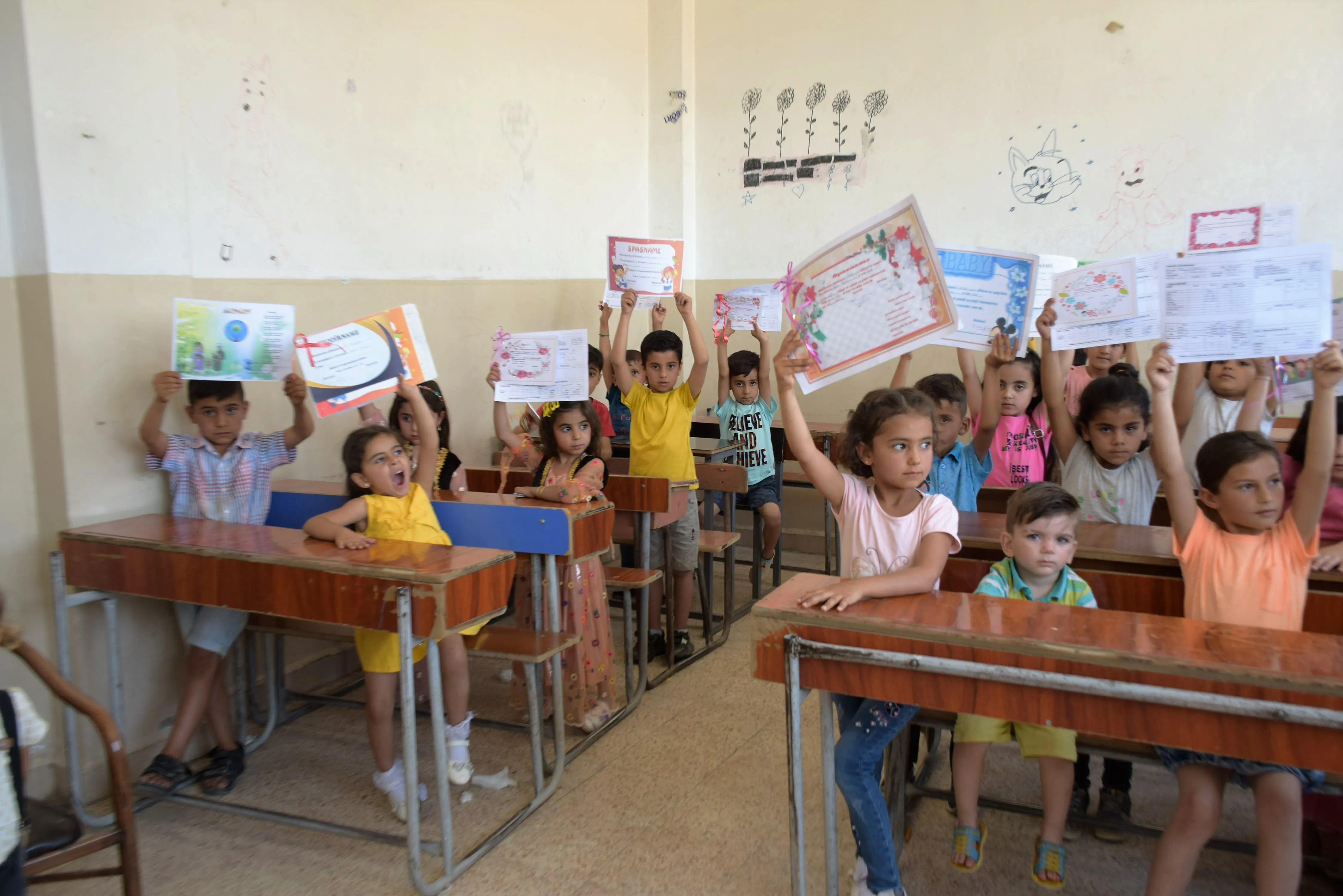 43 hezar şagirtên Kobanê bawernameyên xwe wergirtin