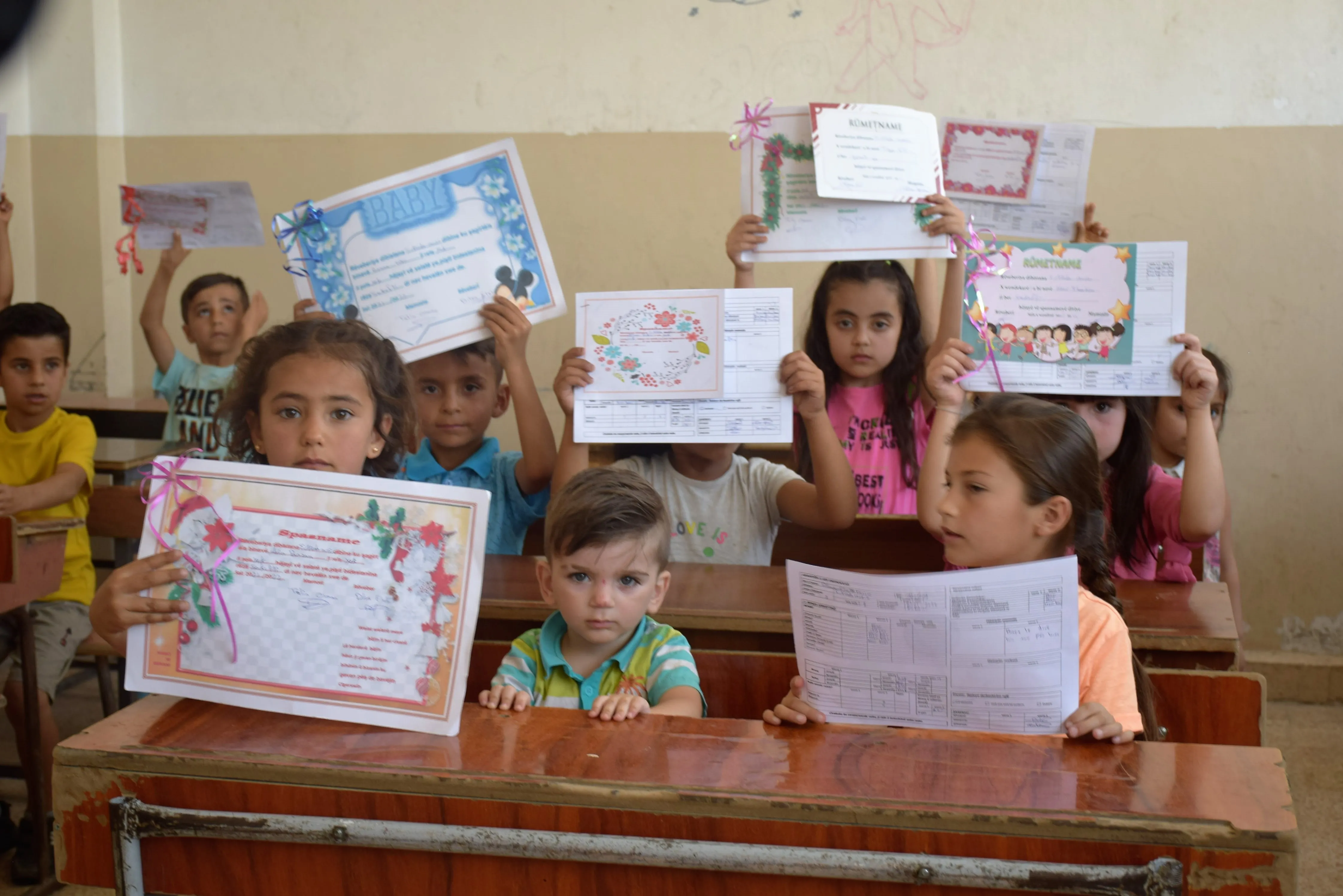 43 hezar şagirtên Kobanê bawernameyên xwe wergirtin