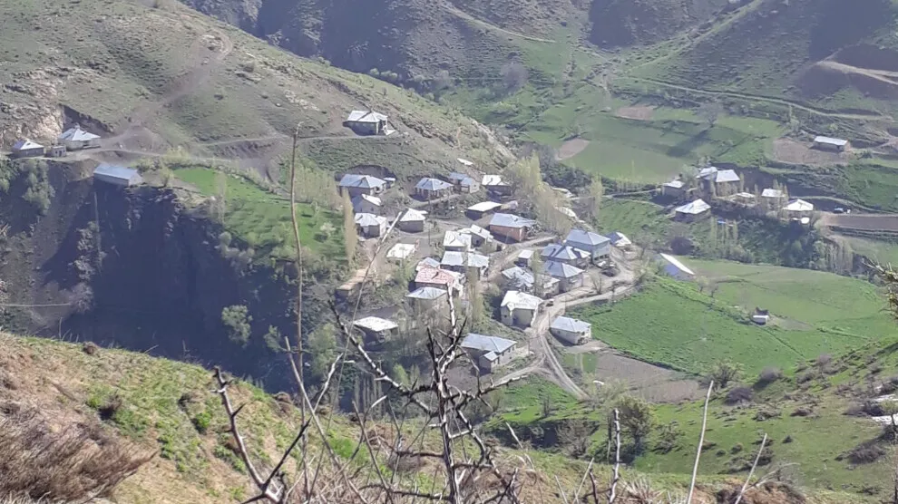 Leşkerên Tirk gundekî Şemzînanê bi zorê vala dikin
