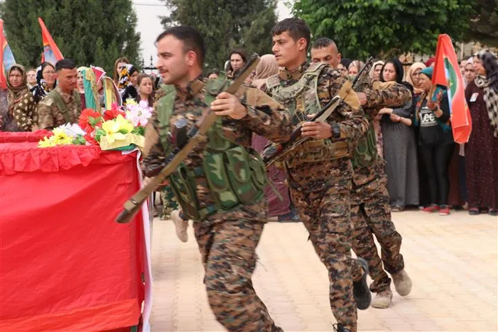 Li Hesekê merasîma xiyabî ya şehîd Sema Agirîn û Zîlan Besê