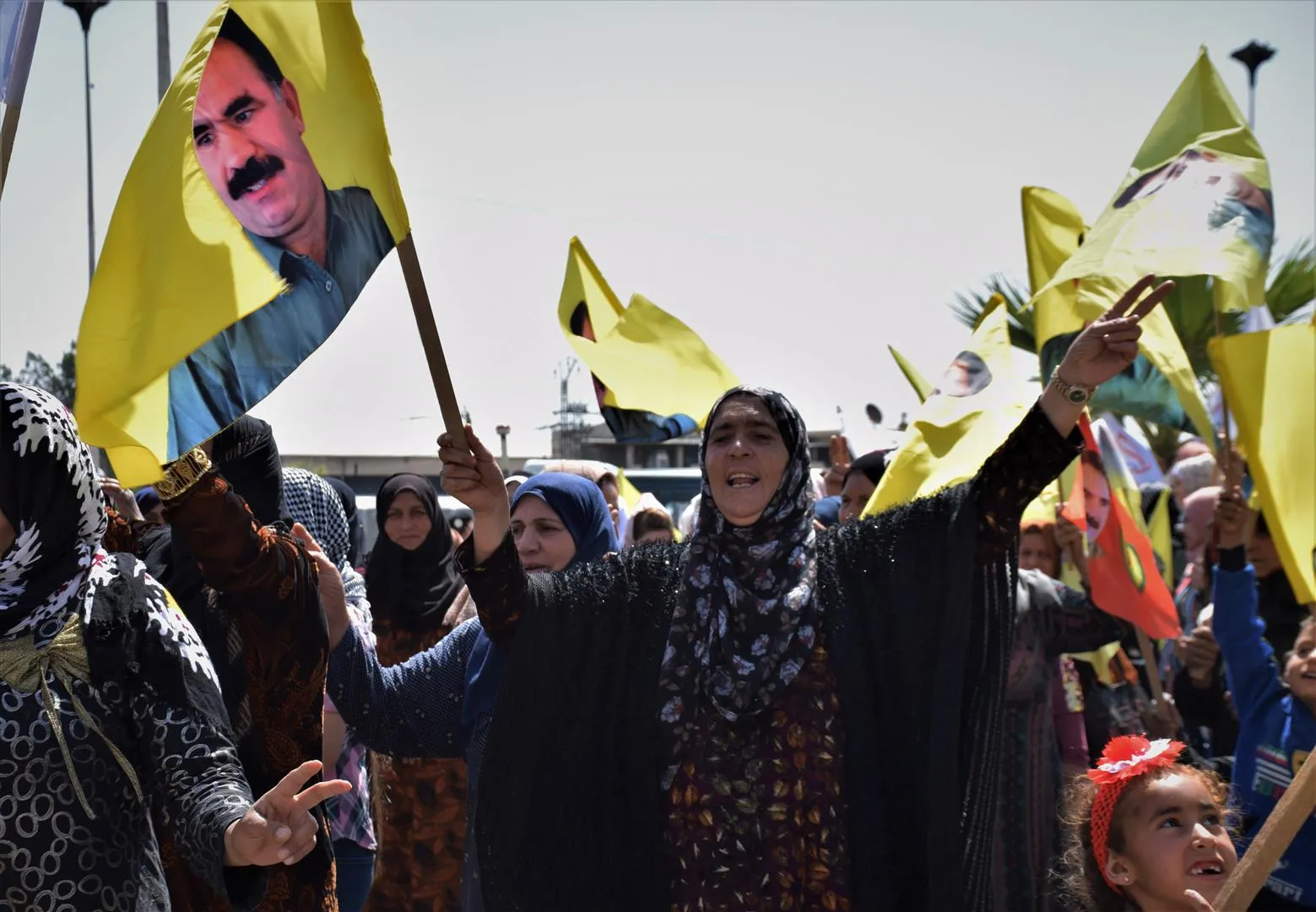 Li Hesekê bi sedan dirûşmên 'Bimire îxanet, Bijî gerîla' berz kirin