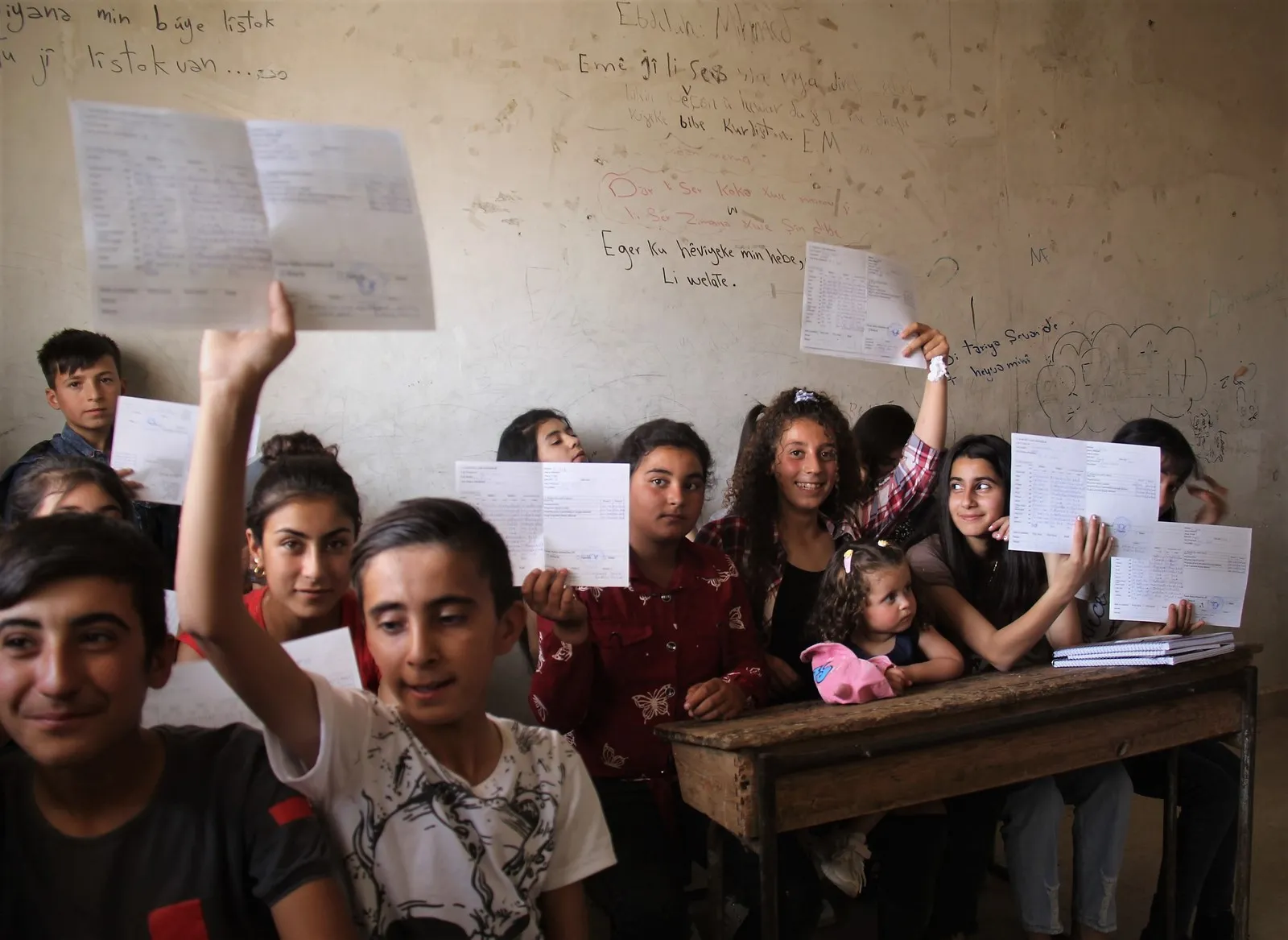 Xwendekarên herêma Efrînê bi kêfxweşî bawernameyên xwe wergirtin