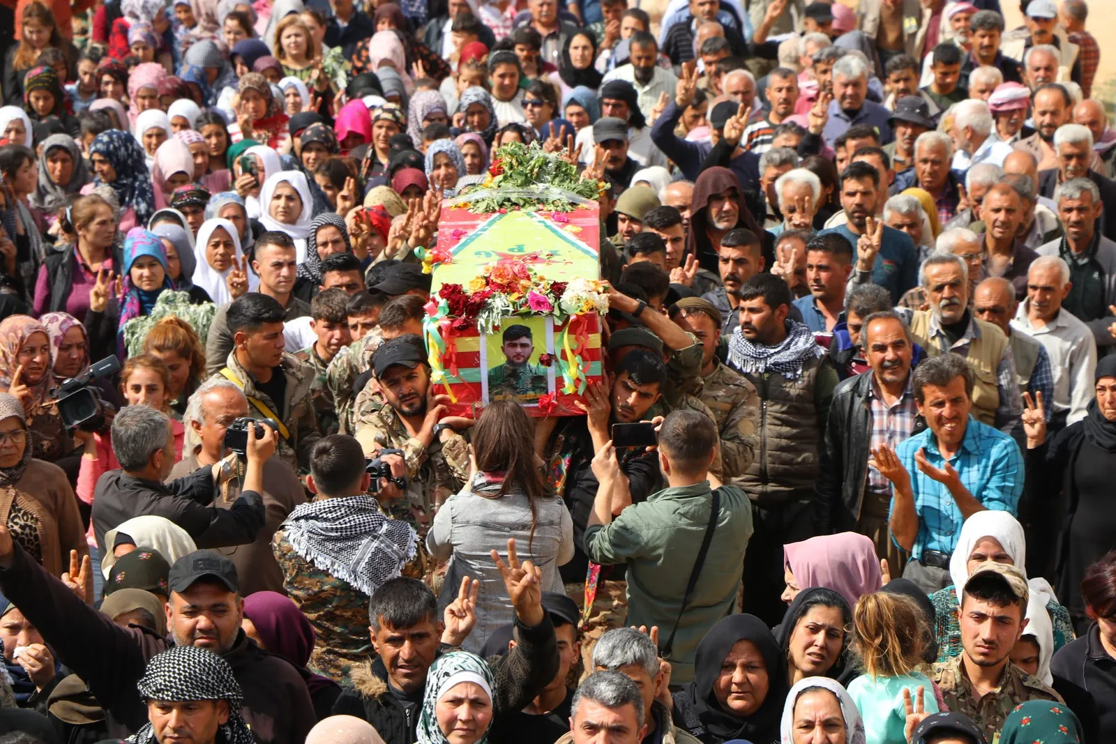 Şehîdê HRE'yê Fedekar bi merasîmeke girseyî hate oxirkirin