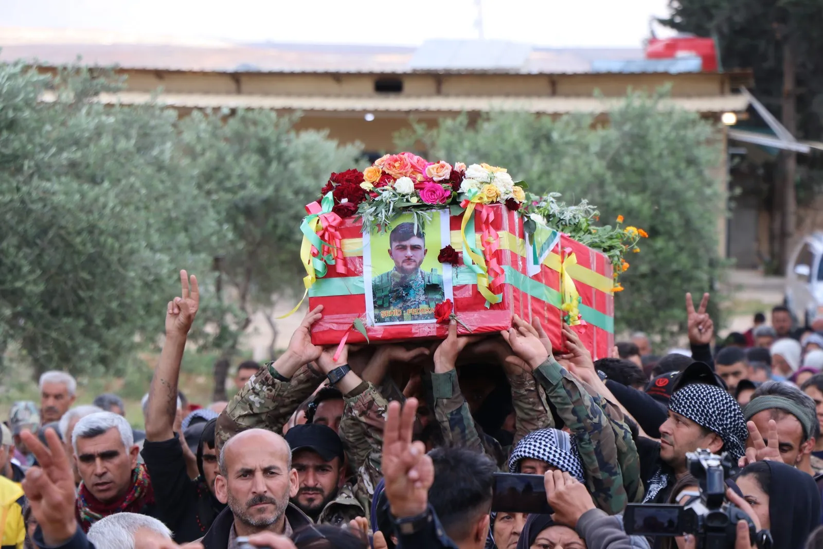 Şehîdê HRE'yê Fedekar bi merasîmeke girseyî hate oxirkirin