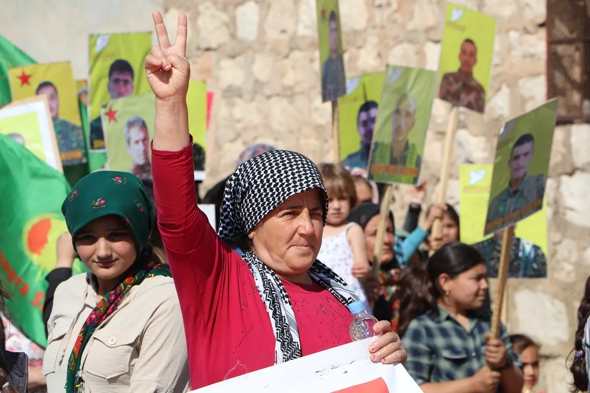 ​​​​​​​Şêniyên Efrînê li dijî tecrîd û dagirkeriyê rabûn