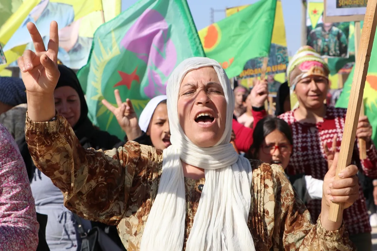 ​​​​​​​Şêniyên Efrînê li dijî tecrîd û dagirkeriyê rabûn