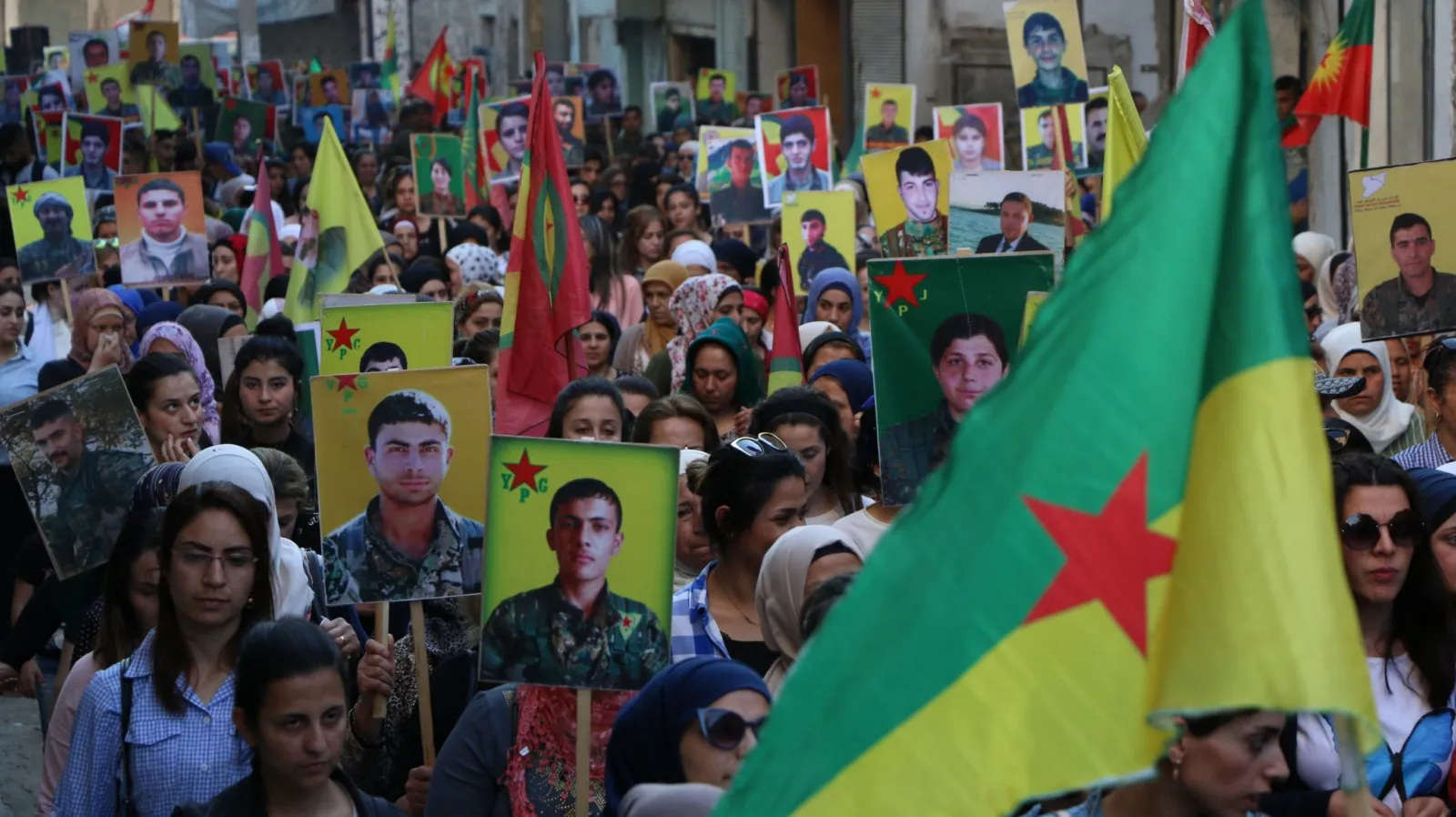 ​​​​​​​Li Helebê şehîdên meha Gulanê bi meşekê hatin bibîranîn