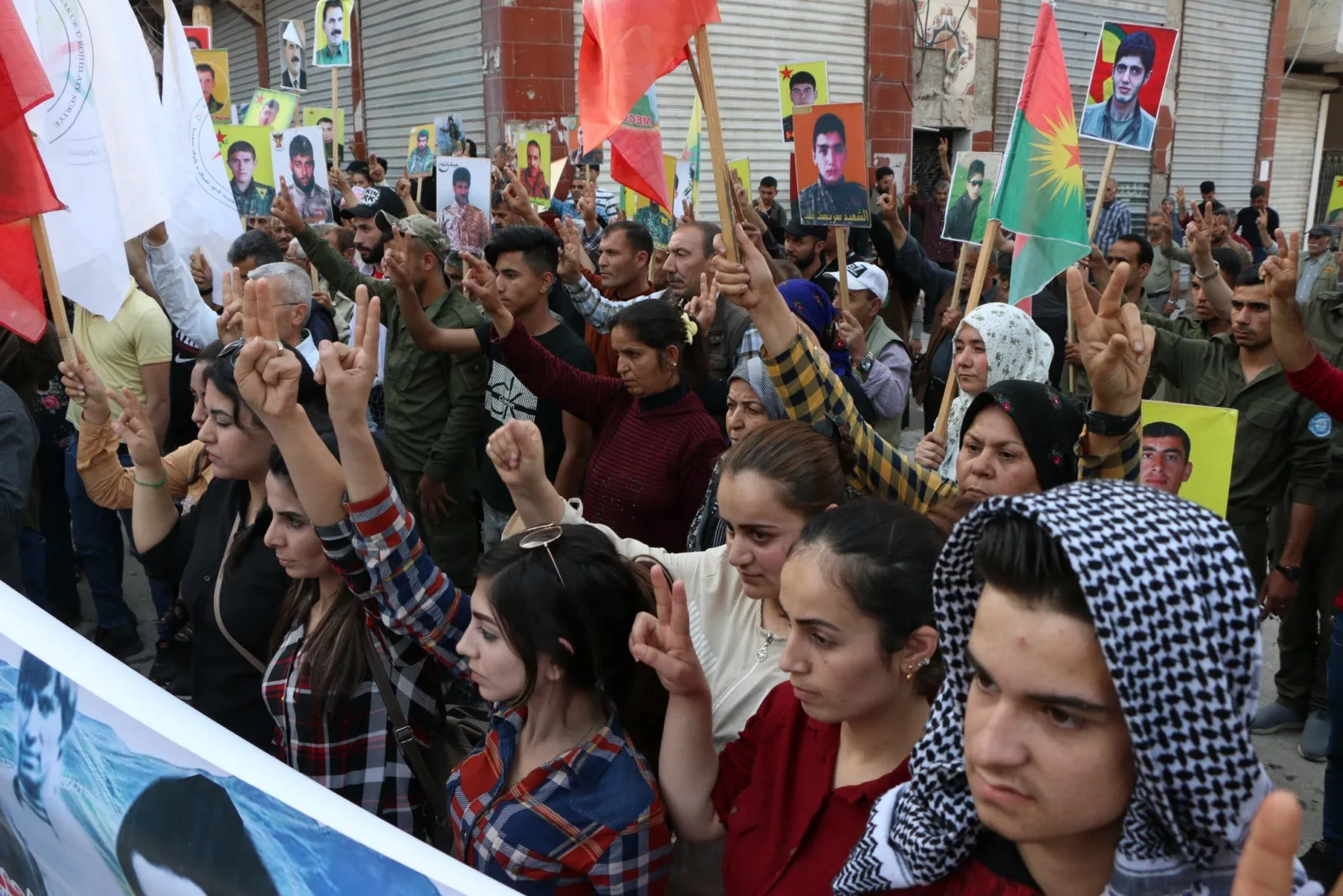 ​​​​​​​Li Helebê şehîdên meha Gulanê bi meşekê hatin bibîranîn