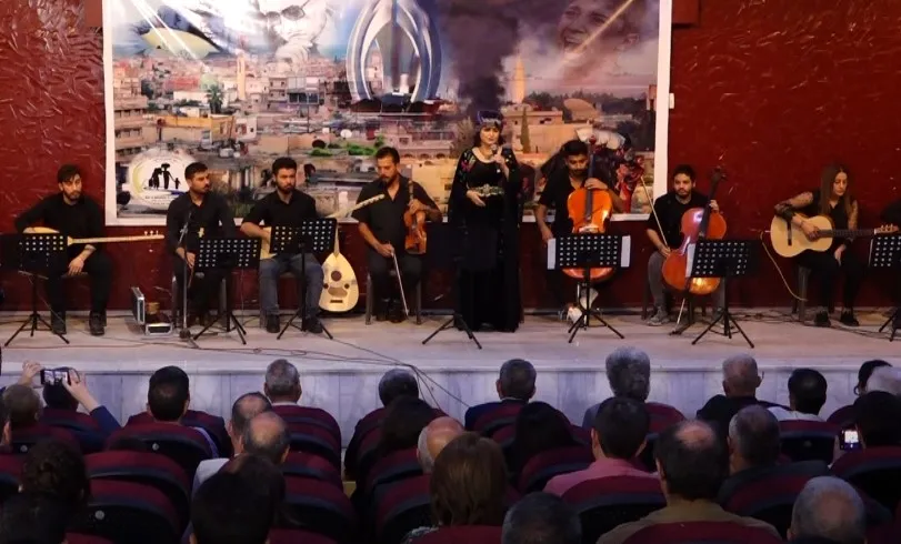 ​​​​​​​Komîteya Koçberên Serêkaniyê li Qamişlo şevbuhêrkek li dar xist