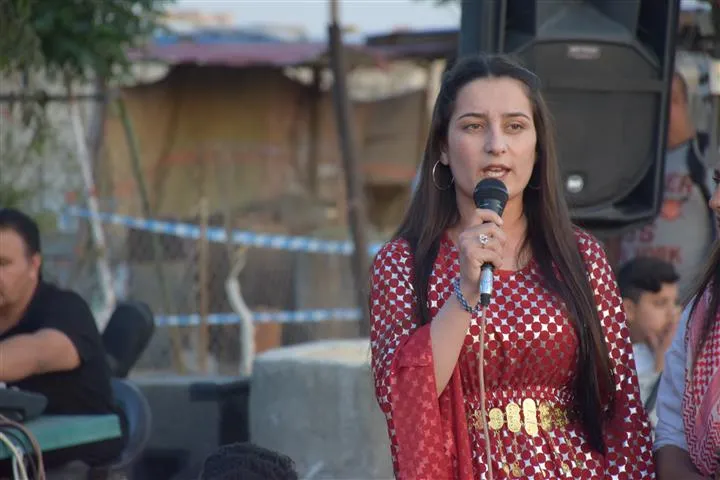 Bi çalakiyeke hunerî piştgirî dan berxwedana gerîla