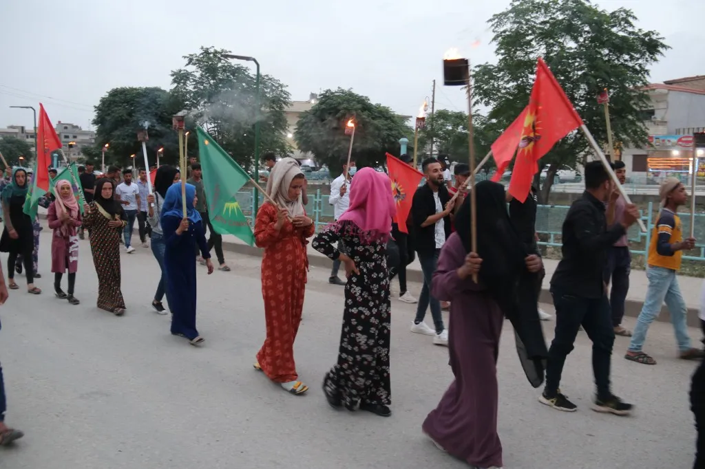 Ciwanên Kampa Newrozê beşdarî çalakiya "Konê Berxwedanê" bûn