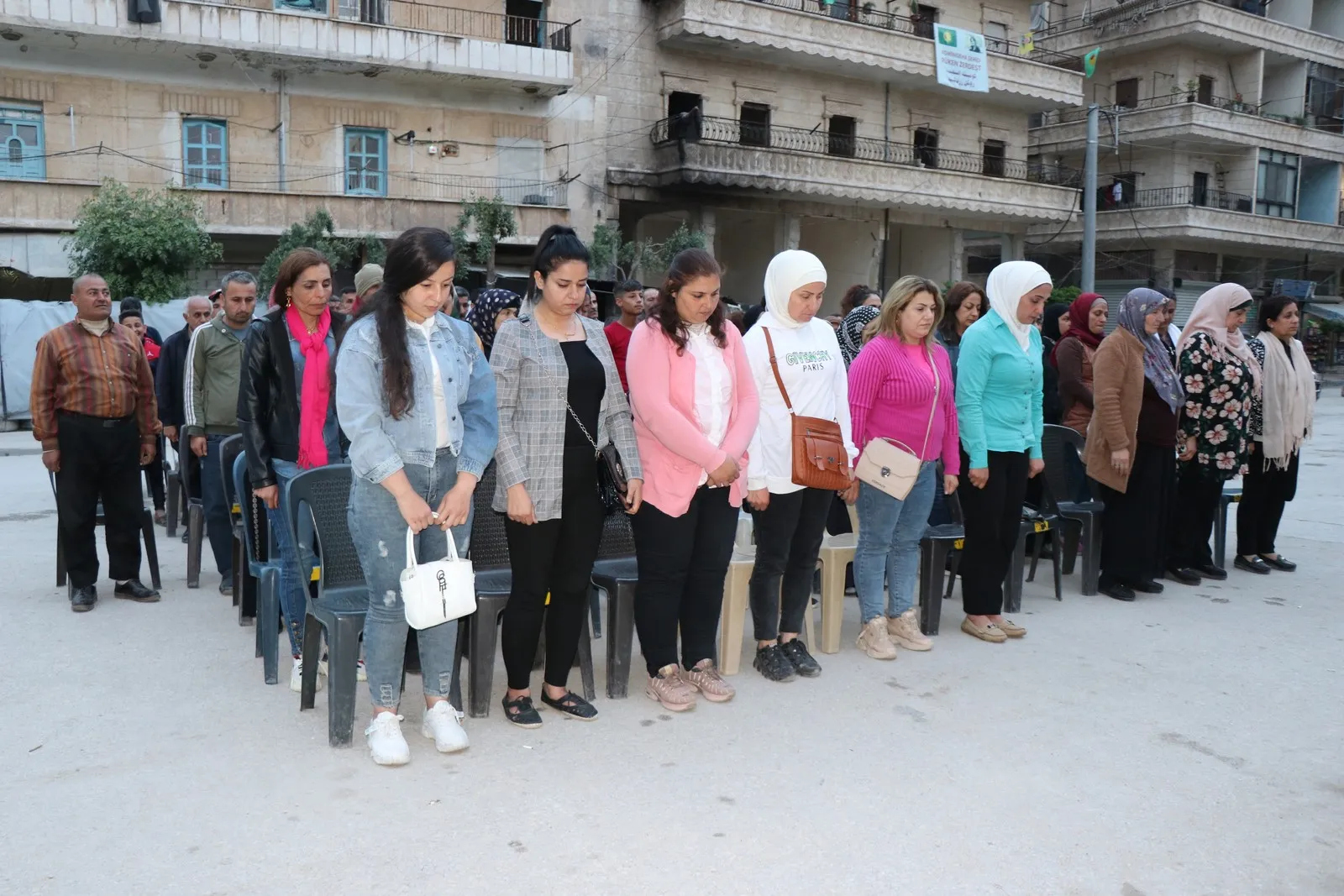 Li Helebê bi civînekê êrişên dagirkeriyê û îxaneta PDK’ê hatin şermezarkirin
