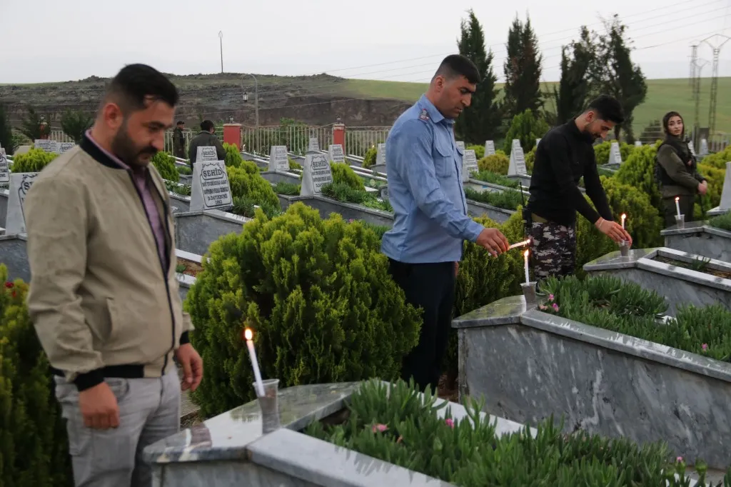 ​​​​​​​Bi boneya Cejna Remezanê serdana goristanên şehîdan hatin kirin- HATE NÛKIRIN