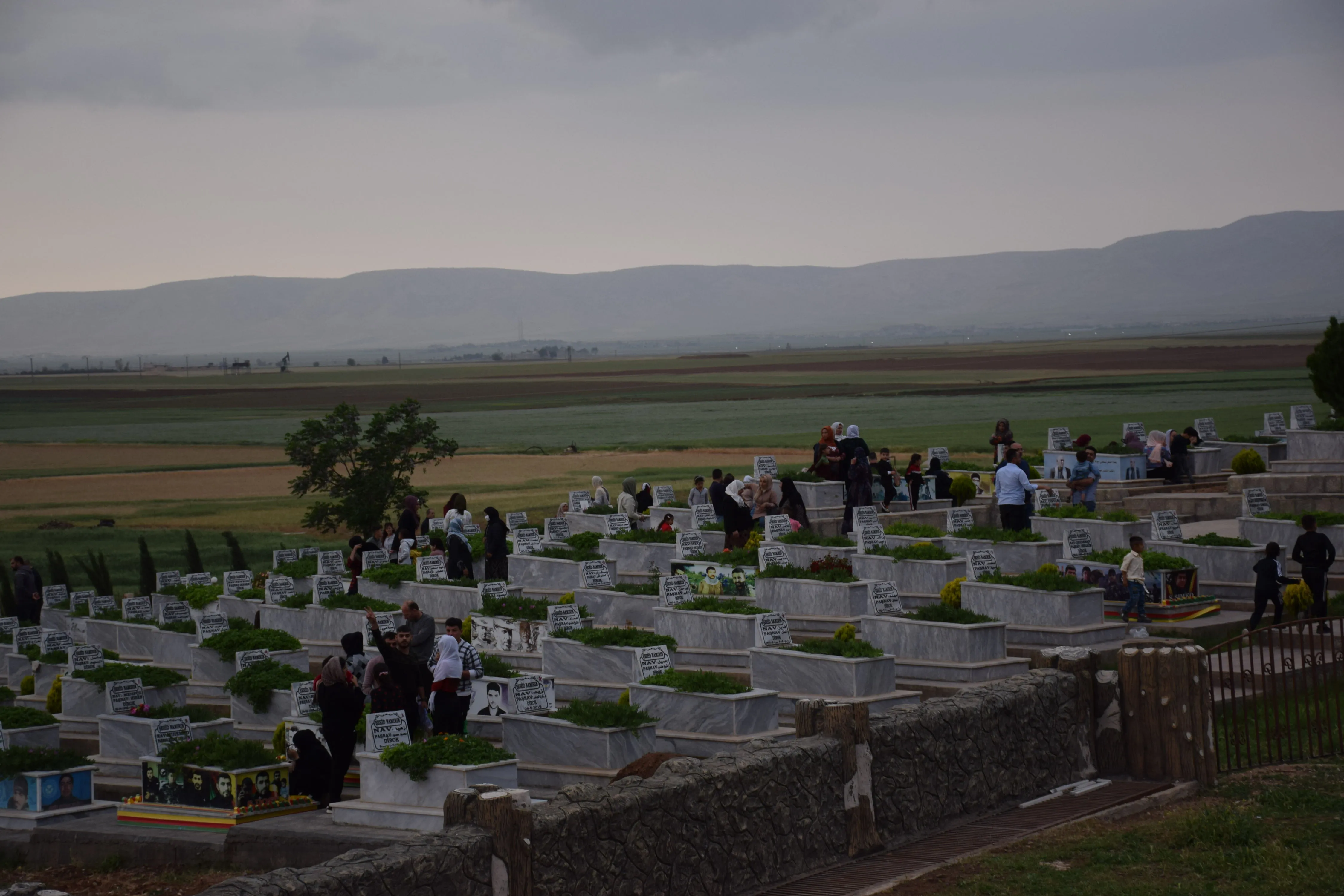 ​​​​​​​Bi boneya Cejna Remezanê serdana goristanên şehîdan hatin kirin- HATE NÛKIRIN