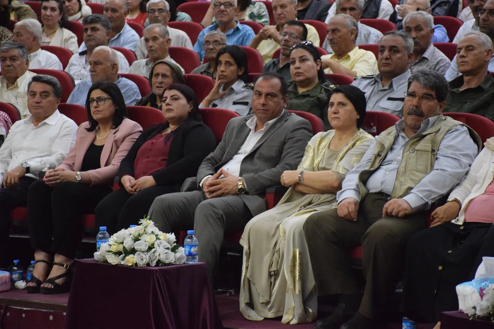 Di kongreya PYD'ê de banga azadiya fîzîkî ya rêber Ocalan hate kirin