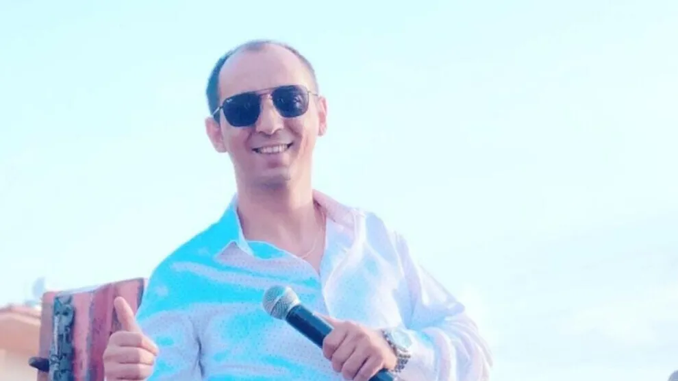 ​​​​​​​Polîsên Tirk ji ber ku bi kurdî stran gotine stranbêjek destgîr kir