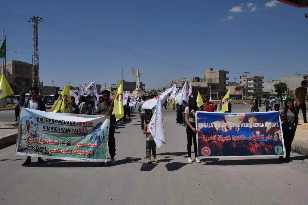 Ciwanên Kobanê li dijî gef û êrişan daketin qadan