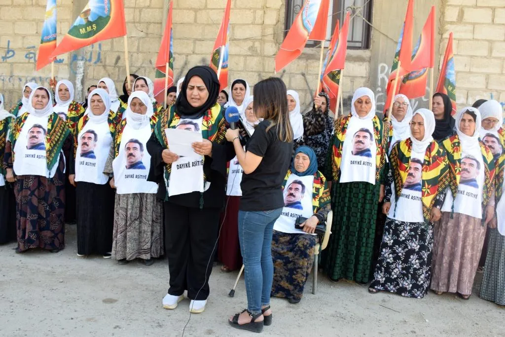 Nivîsgeha Jinan a Meclisa Malbatên Şehîdan tecrîda li ser rêber Ocalan şermezar kir