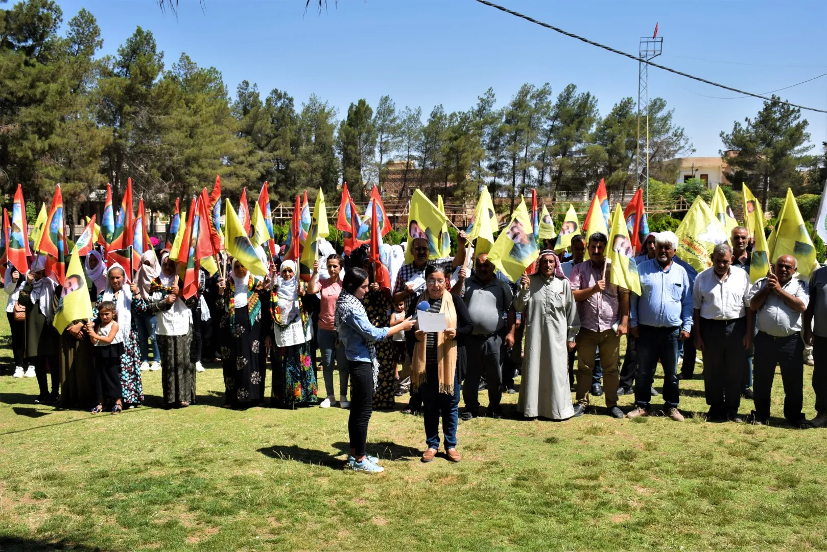 ​​​​​​​Dayikên Aştiyê û meclisên jinan tecrîda li ser rêber Ocalan şermezar kir