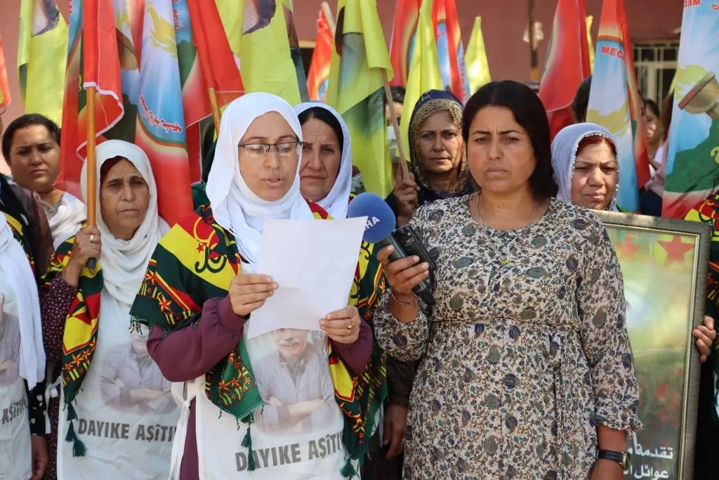 ​​​​​​​Dayikên Aştiyê û meclisên jinan tecrîda li ser rêber Ocalan şermezar kir