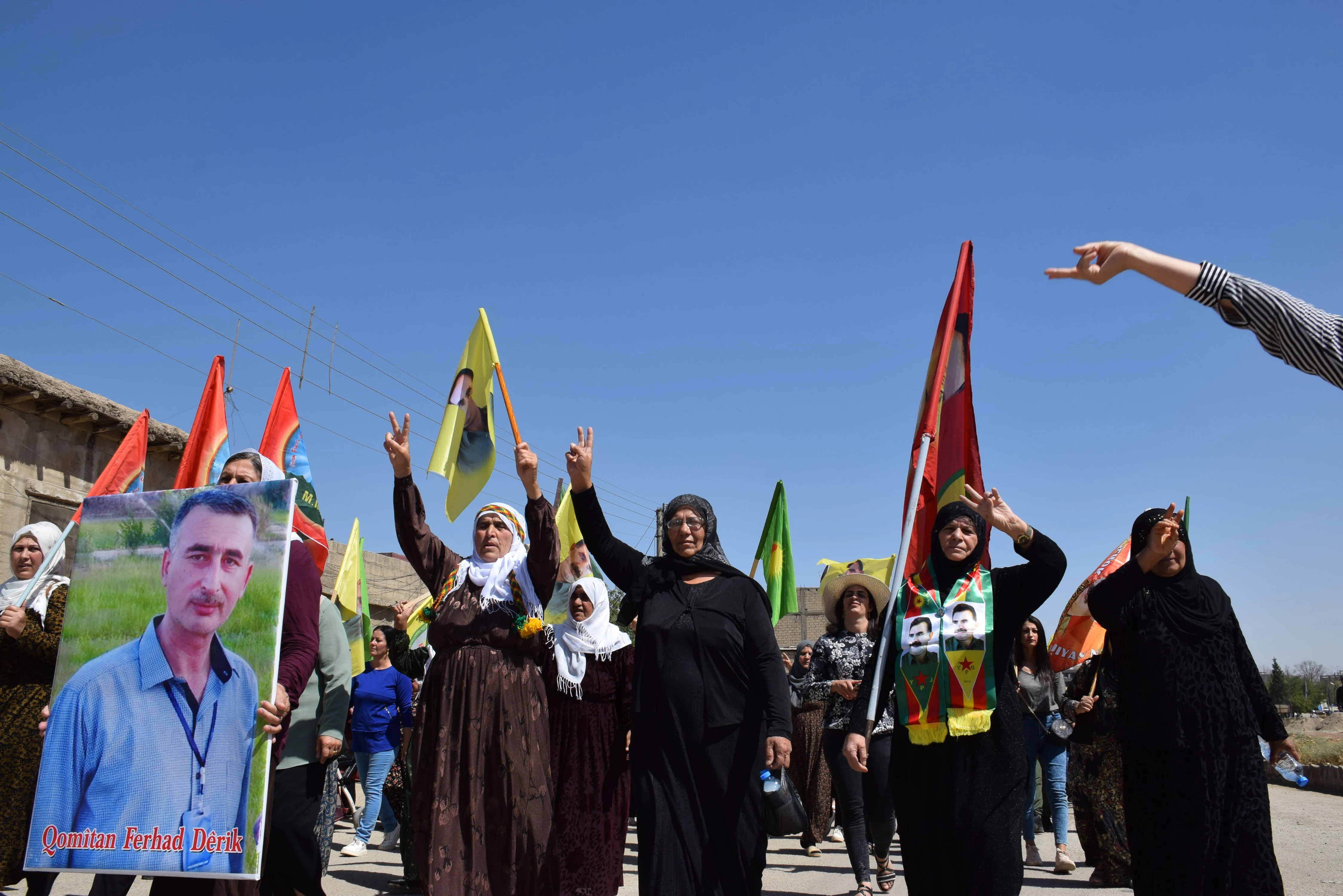 Pêkhateyên Qamişloyê li dijî êrişên dagirkeriya Tirk derketin