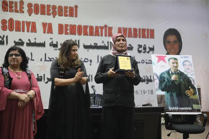 PYD`ê di kongreya xwe de hejmareke kesayetên welatparêz xelat kirin
