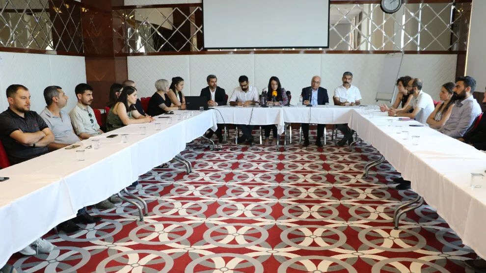 ​​​​​​​775 hiqûqnasan xwest bi rêber Ocalan re hevdîtinê bikin