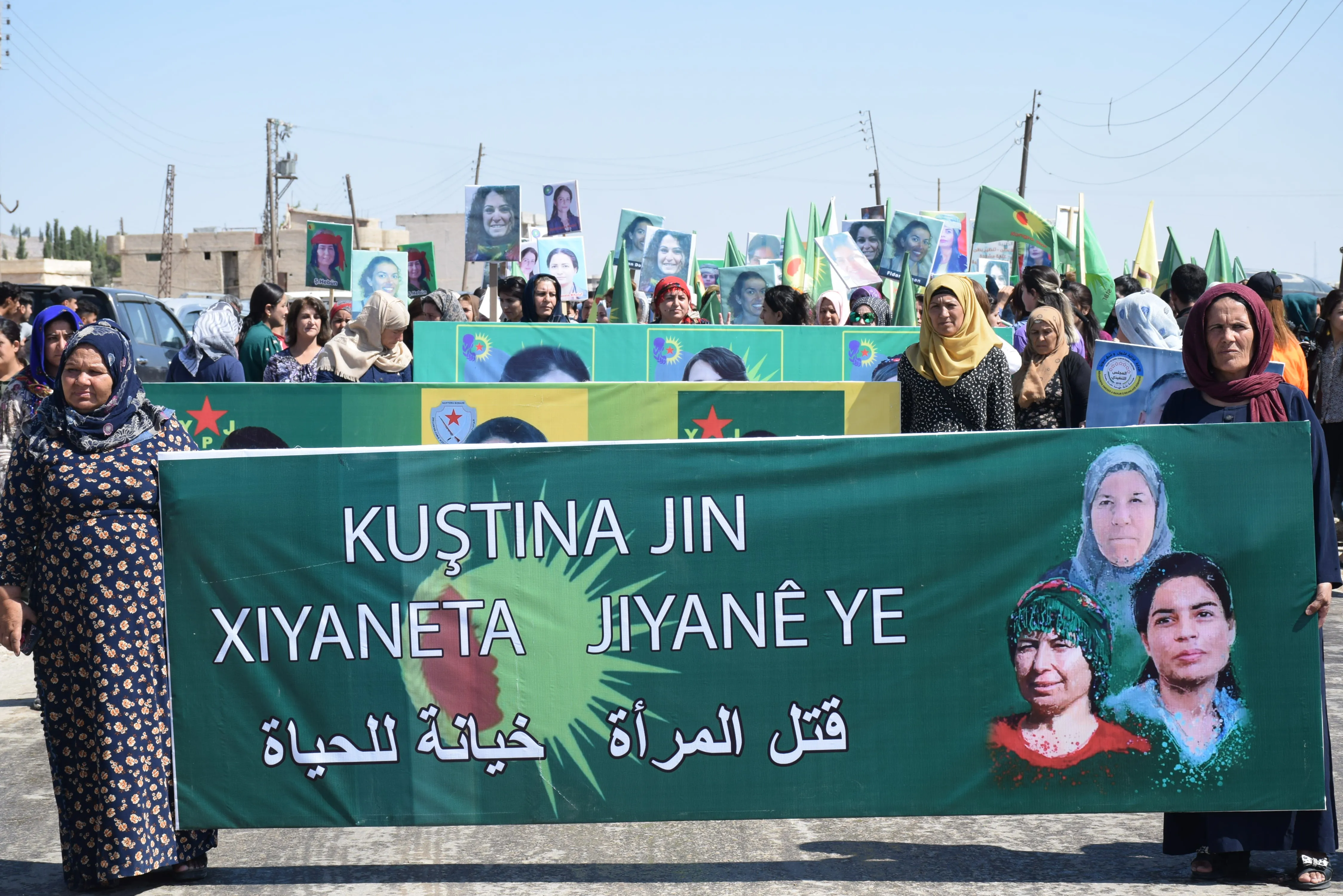 Jinên Bakur û Rojhilatê Sûriyê li cihê bûyerê şehîdên Komkujiya Helincê bi bîr anîn