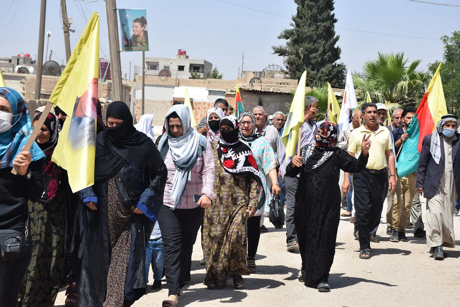 Şêniyên Qamişlo sersaxî ji malbata şehîd Kesra Melek û Rahme Xezalî re xwest