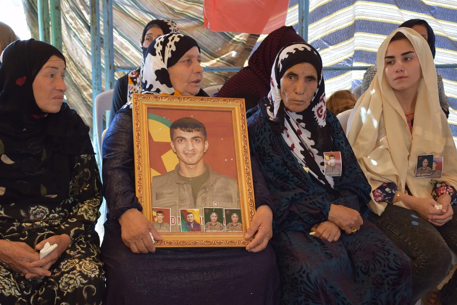 Şêniyên Qamişlo sersaxî ji malbata şehîd Kesra Melek û Rahme Xezalî re xwest