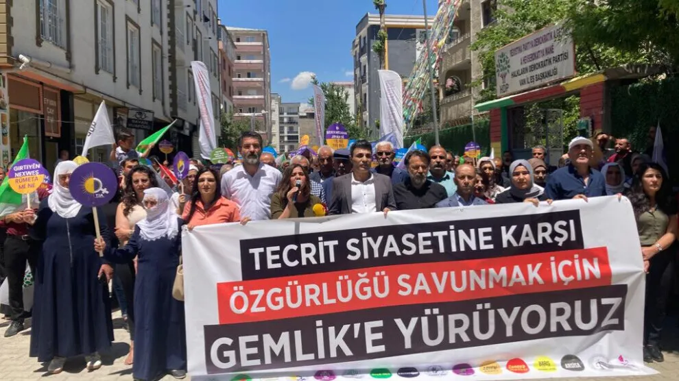 Çalakvanên herêma Serhedê ji Wanê ber bi Gemlîkê ve bi rê ket