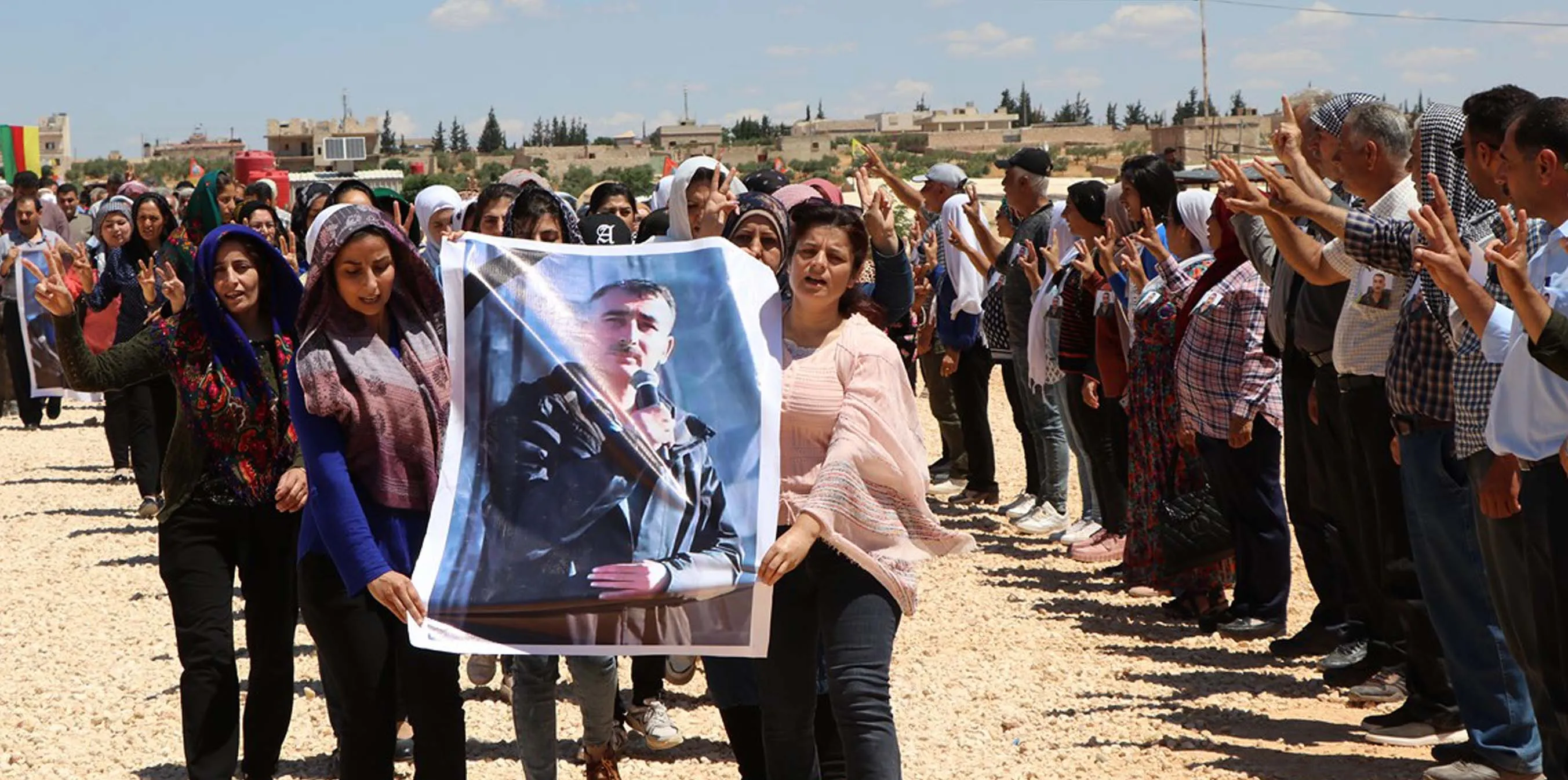 Rêveberiya Xweser a herêma Efrînê konê sersaxiyê ji bo şehîd Ferhad Şiblî vegirt