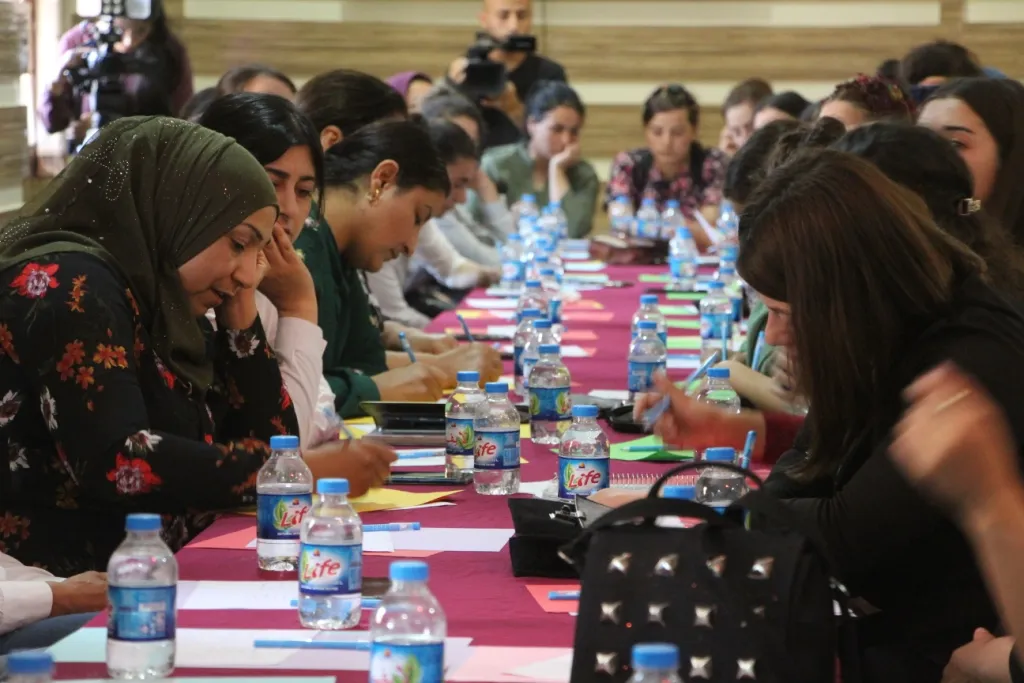 Jinên ciwan li Kobanê komxebatek li dar xist