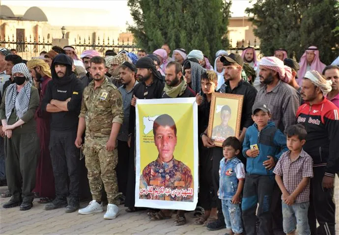 Cenazeyê şehîdê QSD'ê El-Faris bi merasîmekê hate veşartin