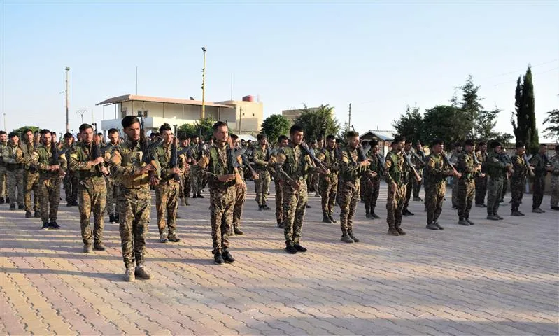 Cenazeyê şehîdê QSD'ê El-Faris bi merasîmekê hate veşartin