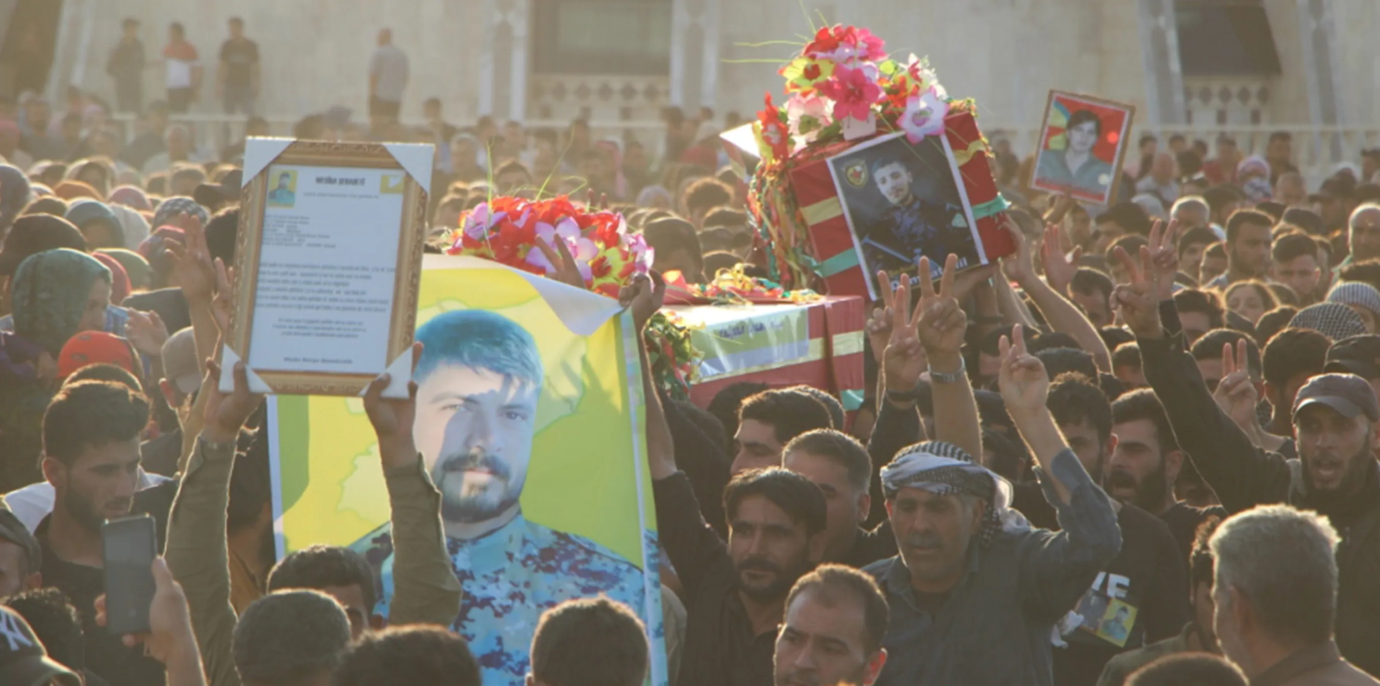 ​​​​​​​Li Kobanê ji bo 3 şehîdan merasîmek hat lidarxistin